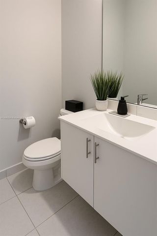 8200 NW 43rd St, Doral, FL 33166