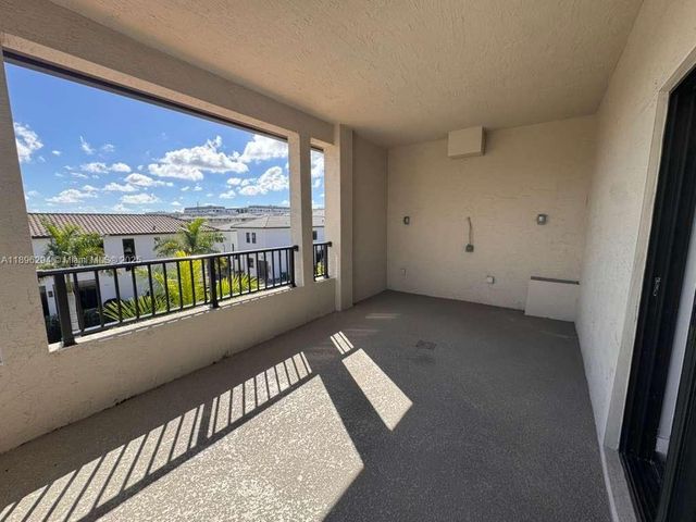 8200 NW 43rd St, Doral, FL 33166