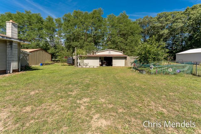 180 S Wolf Lake Road, Muskegon, MI 49442