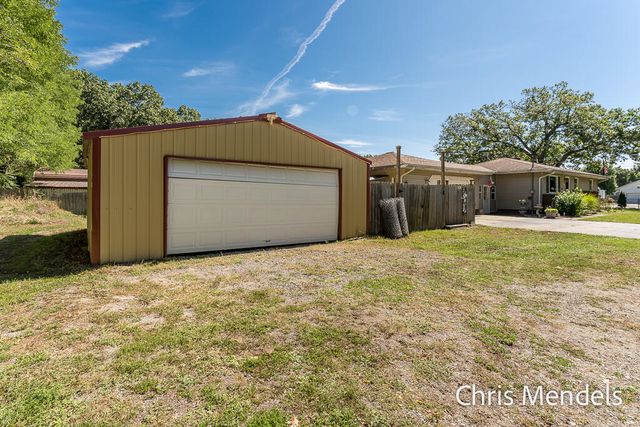 180 S Wolf Lake Road, Muskegon, MI 49442