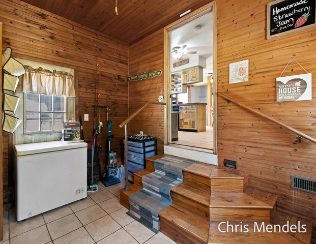 180 S Wolf Lake Road, Muskegon, MI 49442