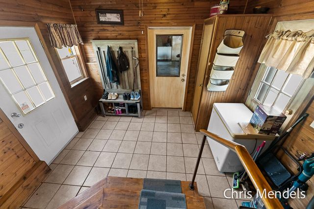 180 S Wolf Lake Road, Muskegon, MI 49442