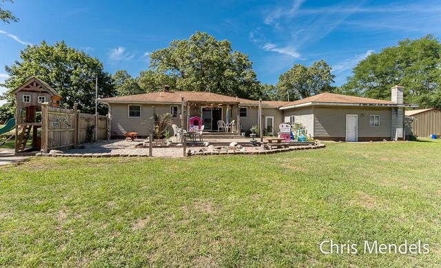 180 S Wolf Lake Road, Muskegon, MI 49442
