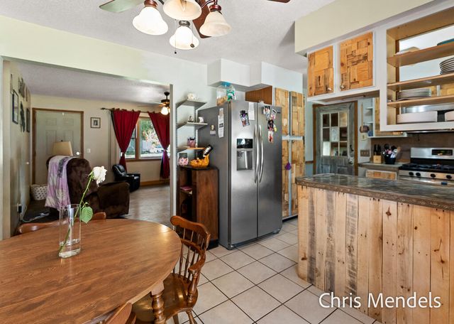 180 S Wolf Lake Road, Muskegon, MI 49442