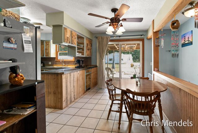 180 S Wolf Lake Road, Muskegon, MI 49442