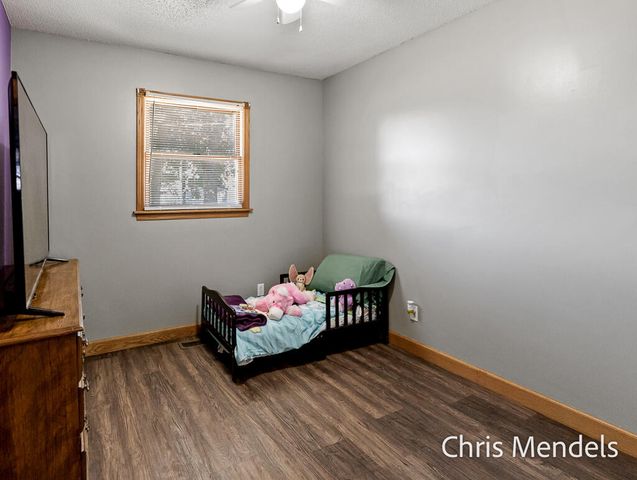 180 S Wolf Lake Road, Muskegon, MI 49442