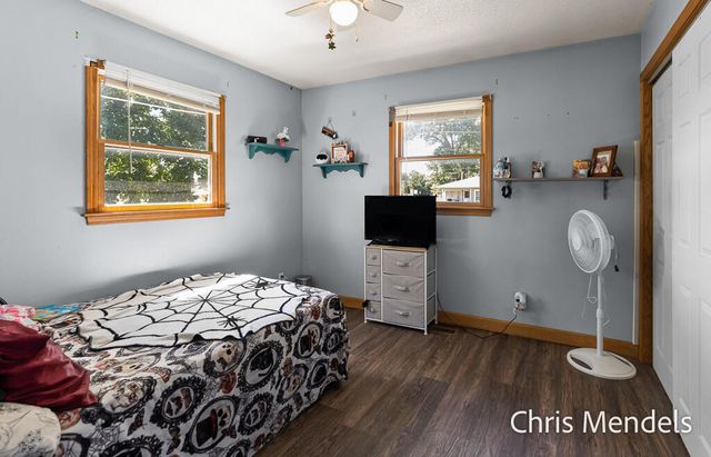 180 S Wolf Lake Road, Muskegon, MI 49442