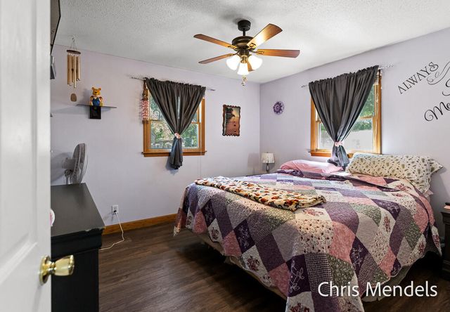 180 S Wolf Lake Road, Muskegon, MI 49442