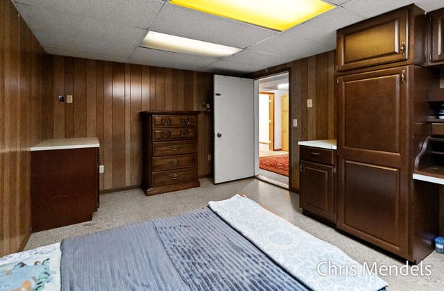 180 S Wolf Lake Road, Muskegon, MI 49442