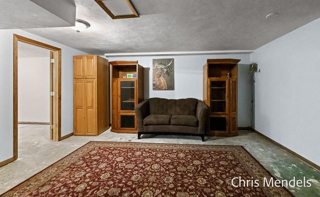 180 S Wolf Lake Road, Muskegon, MI 49442