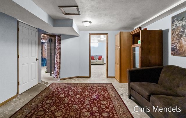 180 S Wolf Lake Road, Muskegon, MI 49442