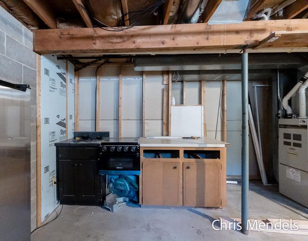 180 S Wolf Lake Road, Muskegon, MI 49442