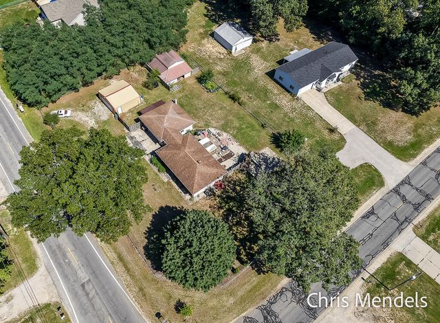 180 S Wolf Lake Road, Muskegon, MI 49442