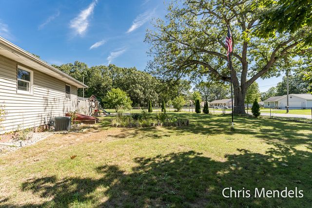 180 S Wolf Lake Road, Muskegon, MI 49442