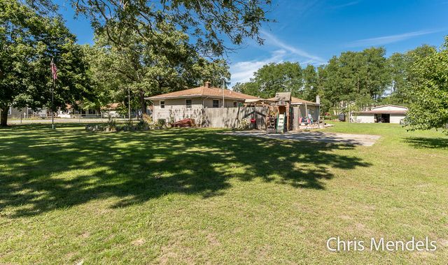 180 S Wolf Lake Road, Muskegon, MI 49442
