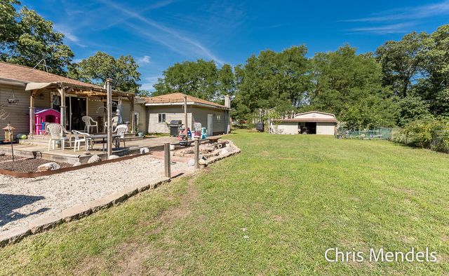 180 S Wolf Lake Road, Muskegon, MI 49442
