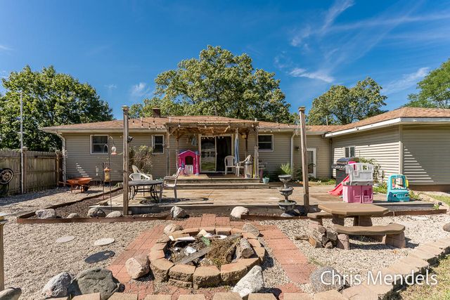 180 S Wolf Lake Road, Muskegon, MI 49442