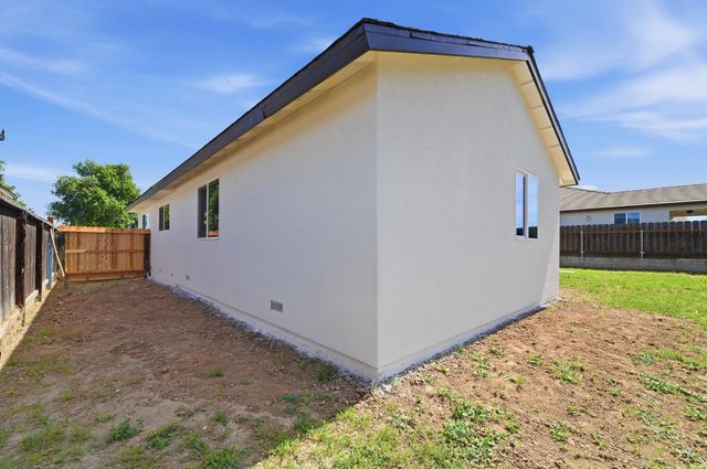 6237 Claus, Riverbank, CA 95367