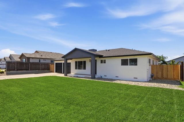 6237 Claus, Riverbank, CA 95367