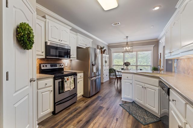 11 E Chateau Estates, Greenbrier, AR 72058