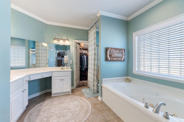 11 E Chateau Estates, Greenbrier, AR 72058