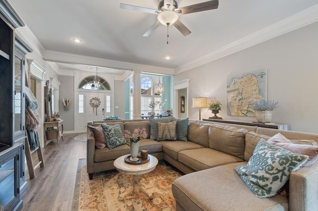 11 E Chateau Estates, Greenbrier, AR 72058