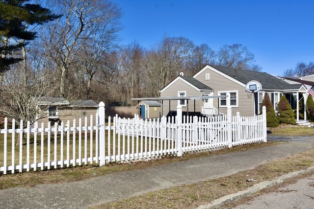 125 Stackhouse Street, Dartmouth, MA 02747