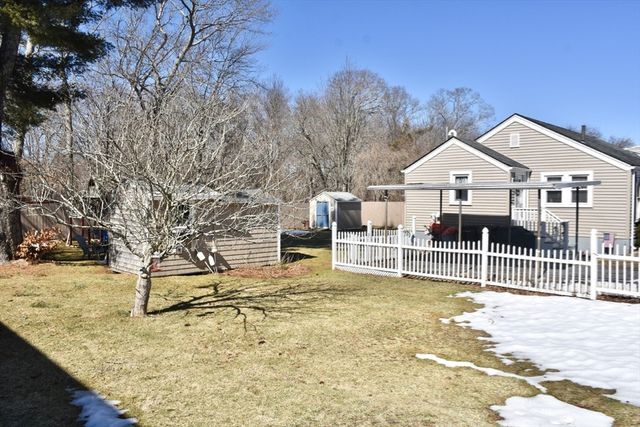 125 Stackhouse Street, Dartmouth, MA 02747