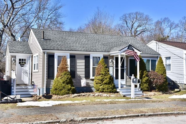 125 Stackhouse Street, Dartmouth, MA 02747