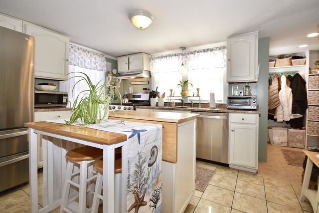 125 Stackhouse Street, Dartmouth, MA 02747