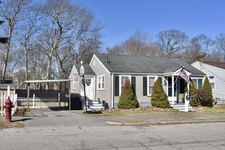125 Stackhouse Street, Dartmouth, MA 02747