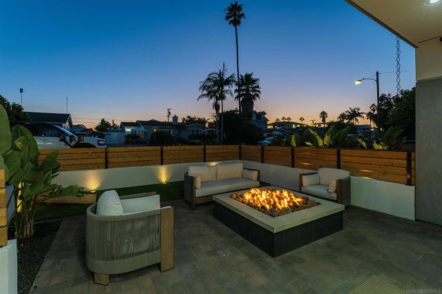 5140 Los Robles Dr, Carlsbad, CA 92008