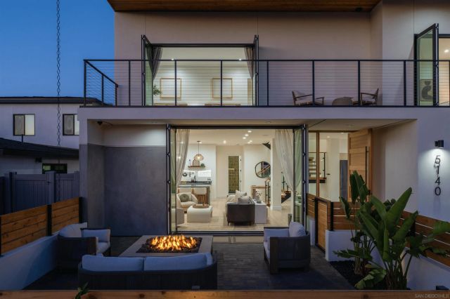 5140 Los Robles Dr, Carlsbad, CA 92008