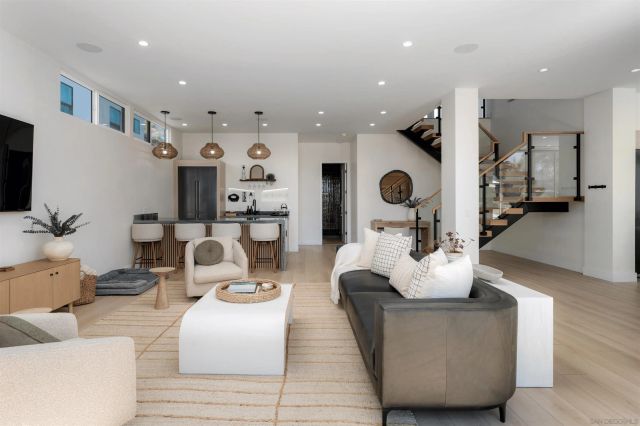 5140 Los Robles Dr, Carlsbad, CA 92008