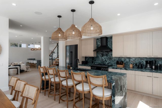 5140 Los Robles Dr, Carlsbad, CA 92008