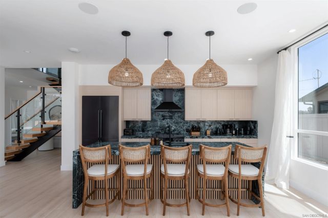 5140 Los Robles Dr, Carlsbad, CA 92008