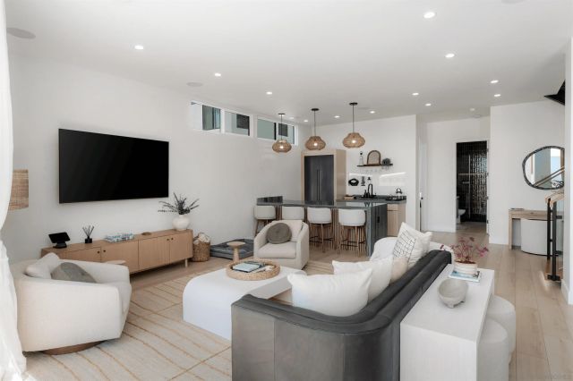 5140 Los Robles Dr, Carlsbad, CA 92008