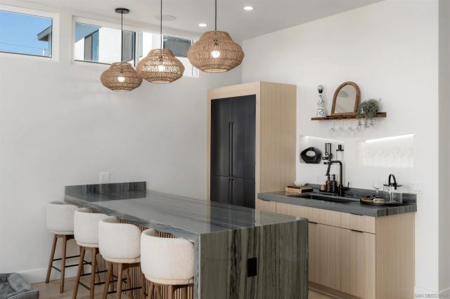 5140 Los Robles Dr, Carlsbad, CA 92008