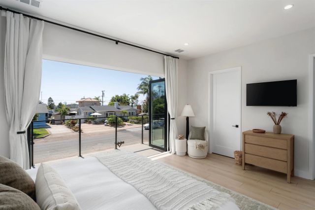 5140 Los Robles Dr, Carlsbad, CA 92008