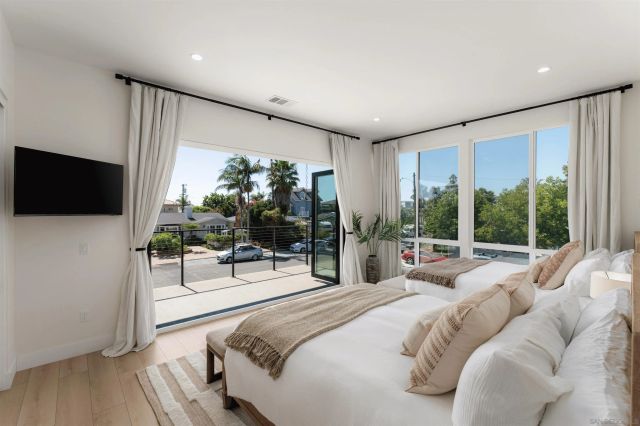 5140 Los Robles Dr, Carlsbad, CA 92008