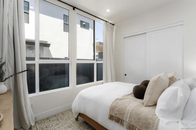 5140 Los Robles Dr, Carlsbad, CA 92008