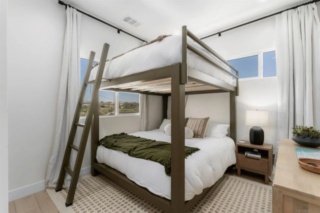 5140 Los Robles Dr, Carlsbad, CA 92008