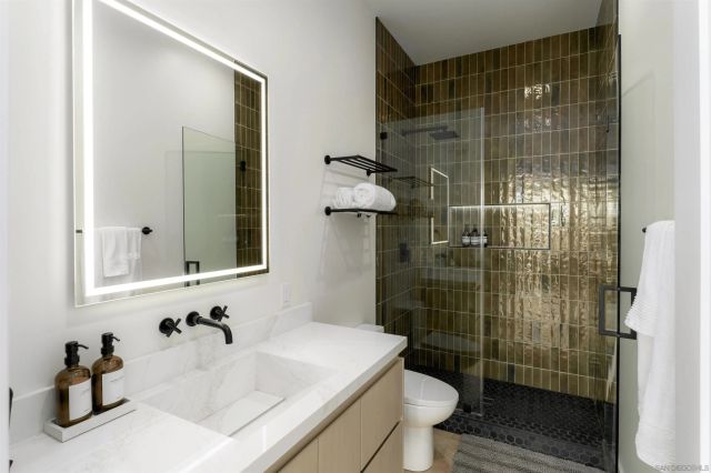 5140 Los Robles Dr, Carlsbad, CA 92008