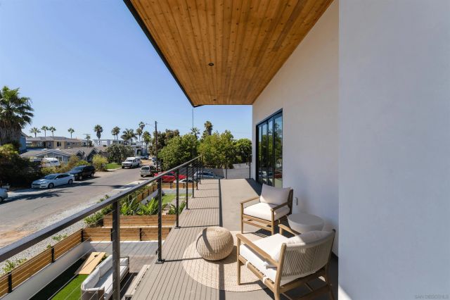 5140 Los Robles Dr, Carlsbad, CA 92008