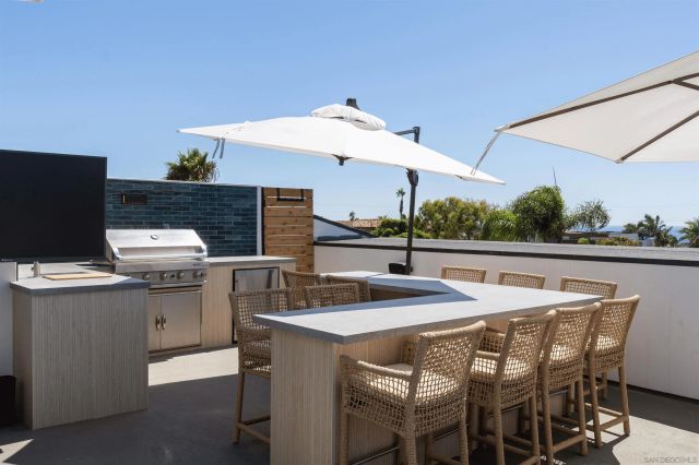 5140 Los Robles Dr, Carlsbad, CA 92008