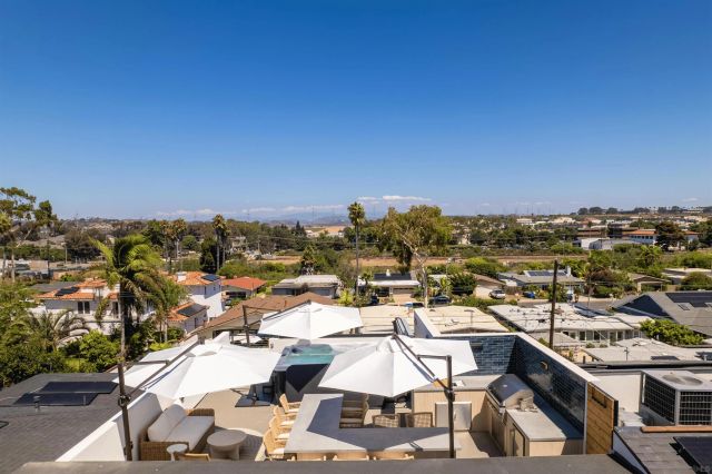 5140 Los Robles Dr, Carlsbad, CA 92008