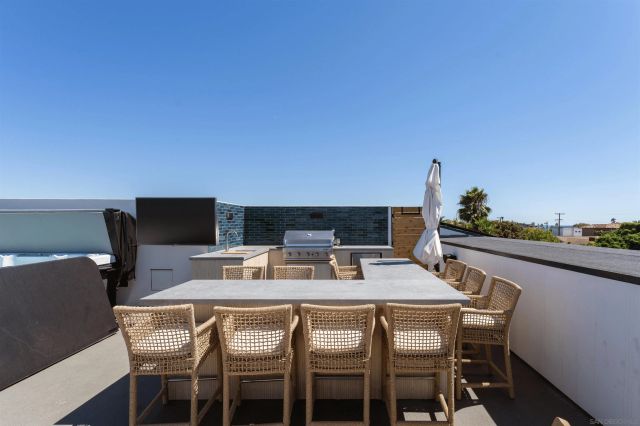 5140 Los Robles Dr, Carlsbad, CA 92008