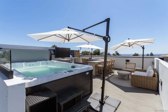 5140 Los Robles Dr, Carlsbad, CA 92008