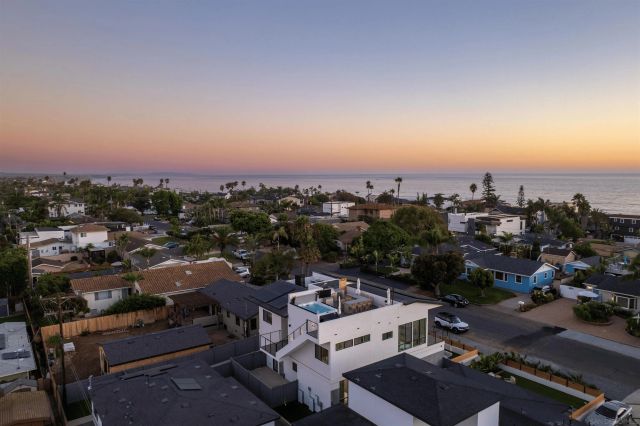 5140 Los Robles Dr, Carlsbad, CA 92008