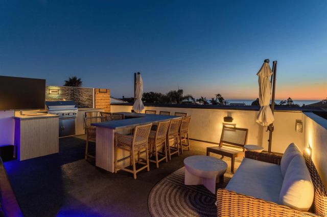 5140 Los Robles Dr, Carlsbad, CA 92008